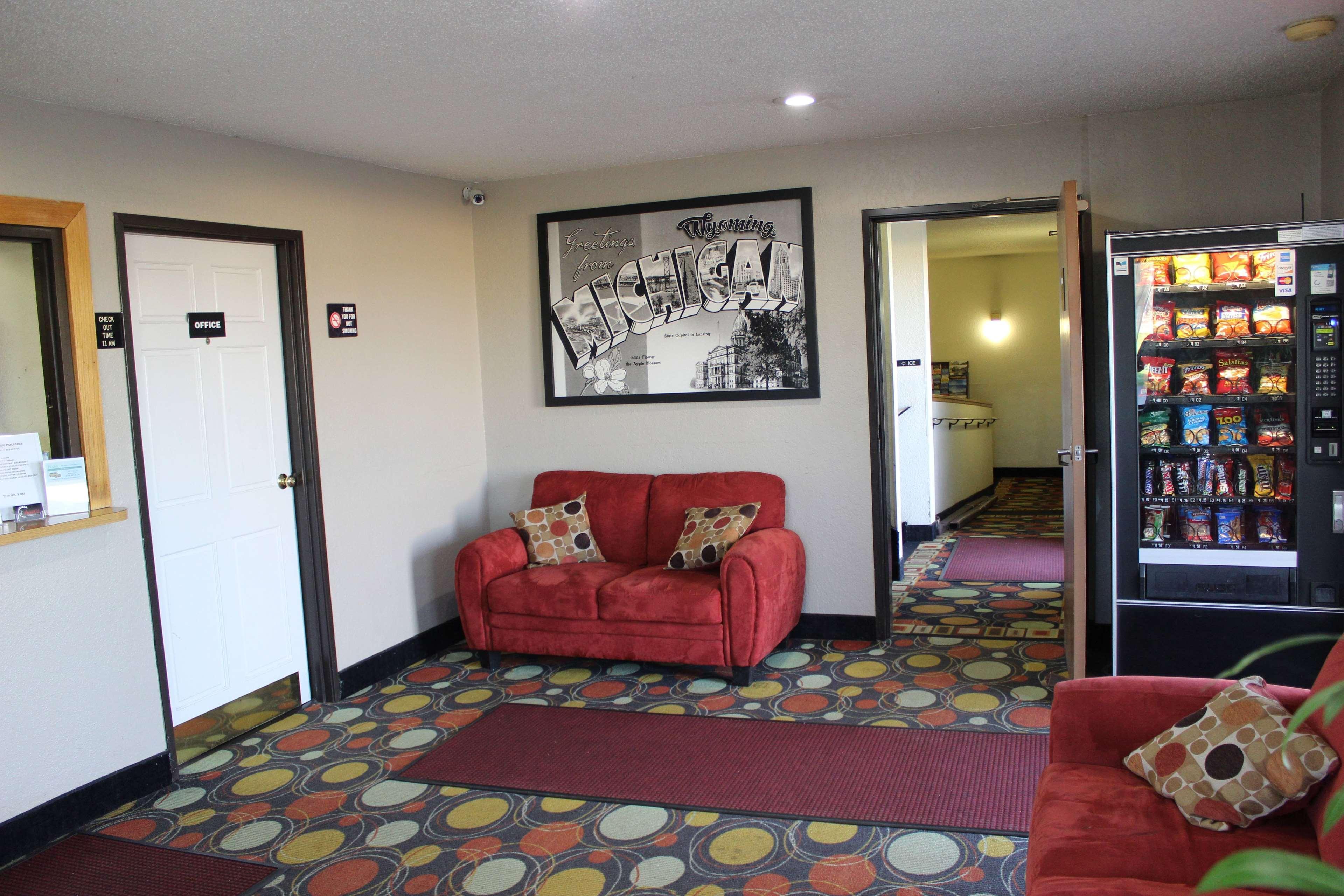 Super 8 Grand Rapids City Center Wyoming Exterior photo