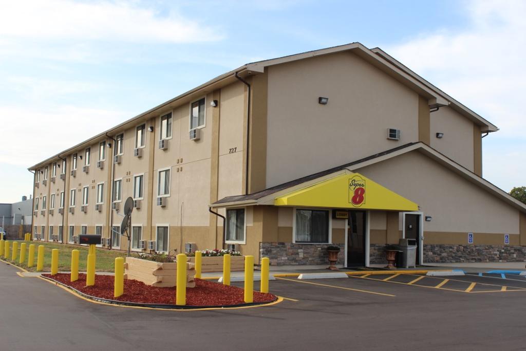 Super 8 Grand Rapids City Center Wyoming Exterior photo