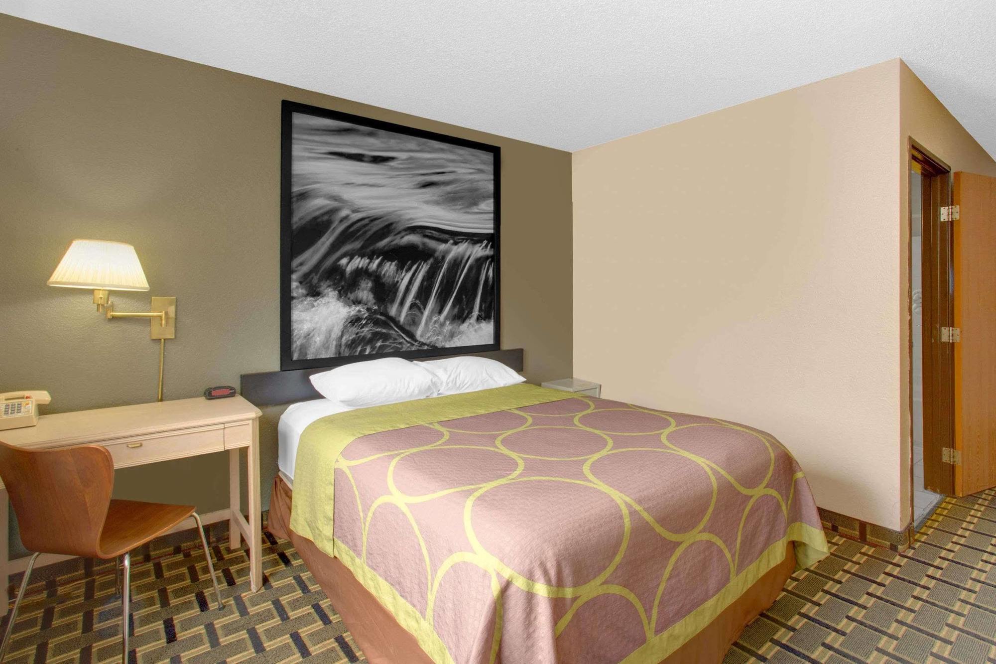Super 8 Grand Rapids City Center Wyoming Exterior photo
