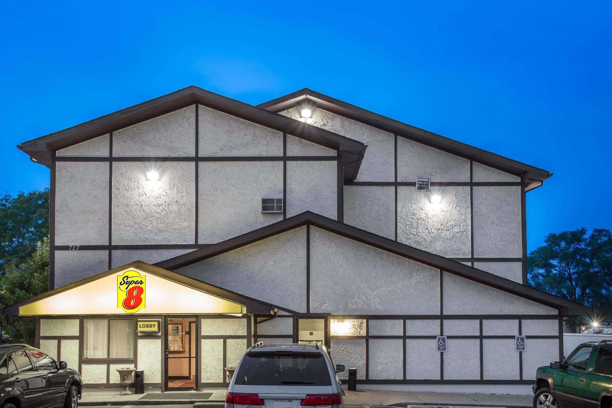 Super 8 Grand Rapids City Center Wyoming Exterior photo